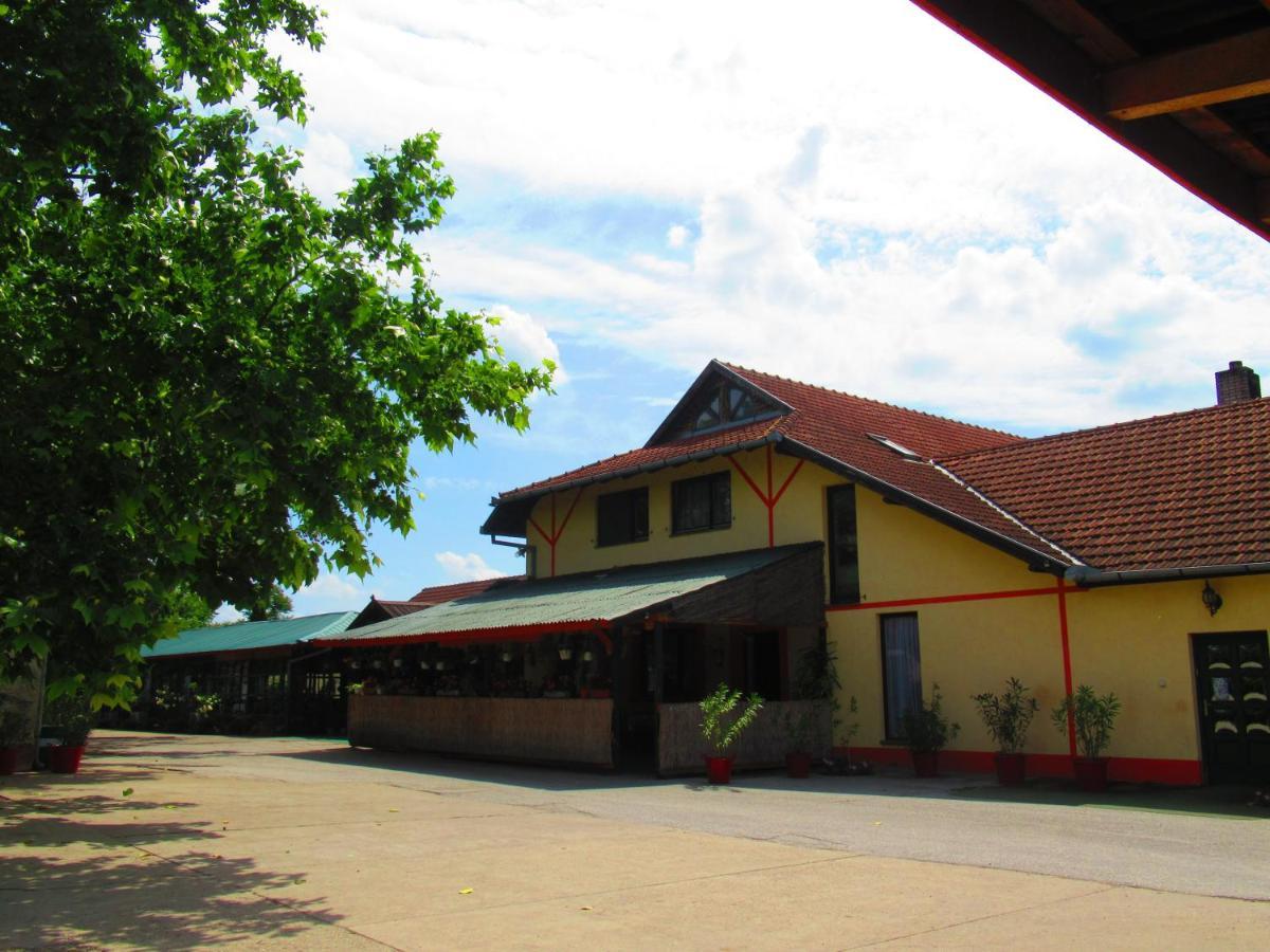 Fogado Hotel Palić Eksteriør billede